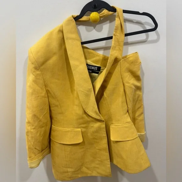 JACQUEMUS
Yellow Le Raphia 'La Veste Baska' Blazer| Read for size| Celebrity Fav - Picture 4 of 5